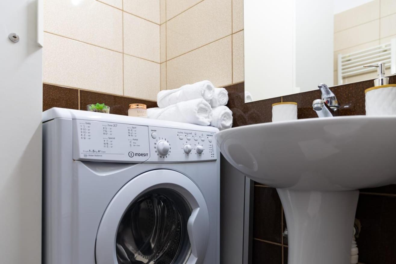 בוקרשט Studio Deluxe Uniri מראה חיצוני תמונה